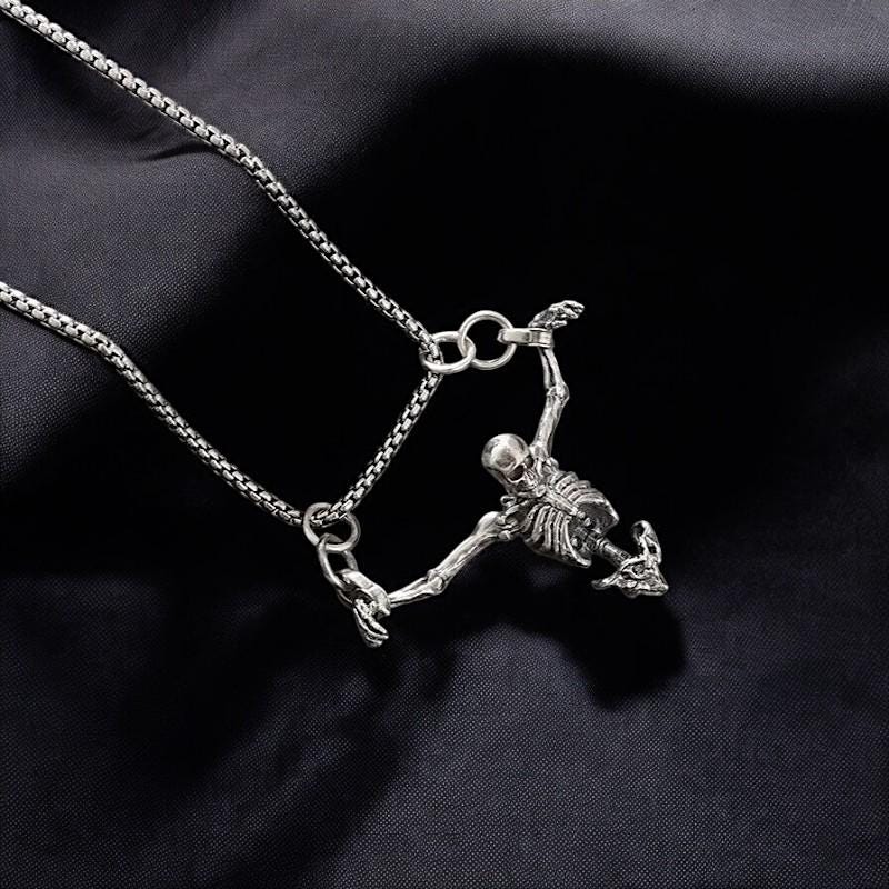 Vintage Gothic Skull Necklace for Men | Black Punk Skull Pendant | Retro Biker Statement Necklace | Edgy Rock Jewelry | Unique Gift for Him